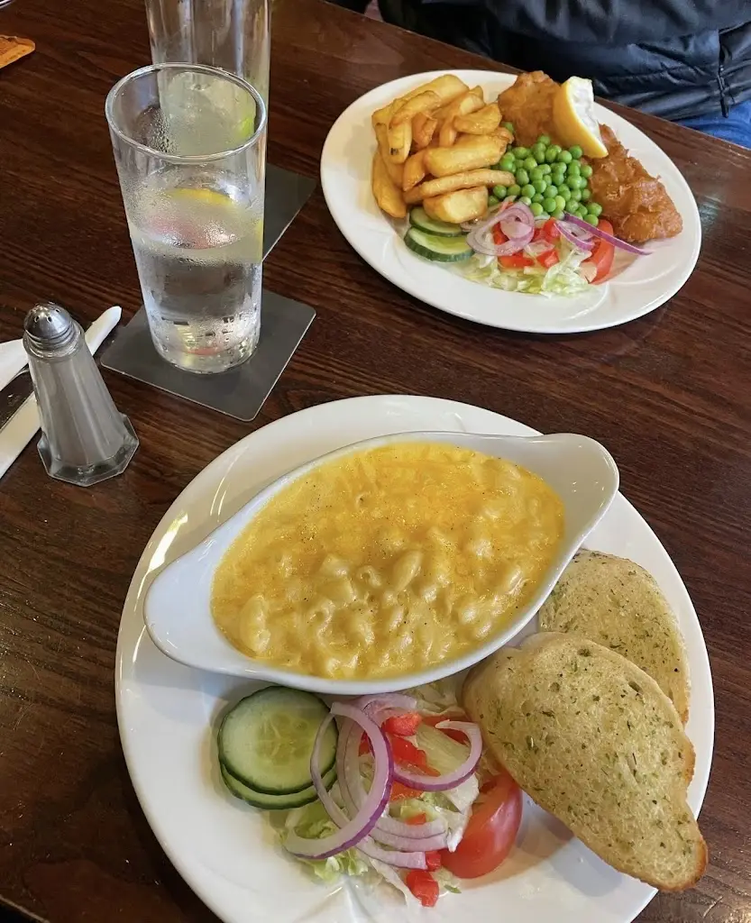 Donald McInnes_Frasers Bar_Isle of Cumbrae_review