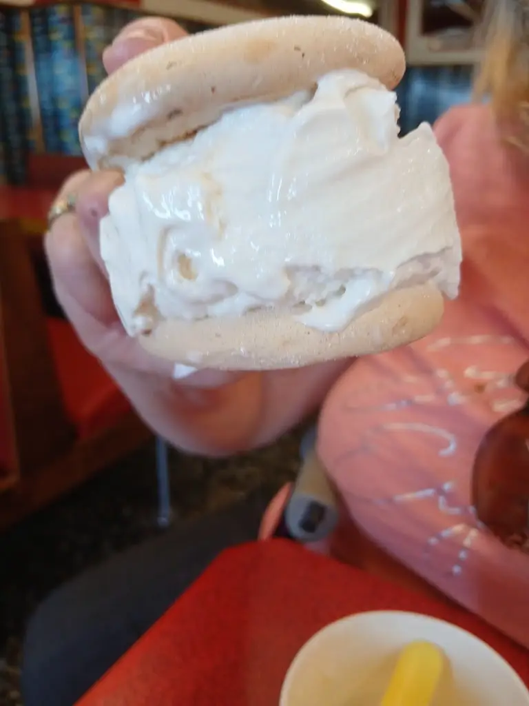 V G_The Ritz Cafe_Isle of Cumbrae_recensione