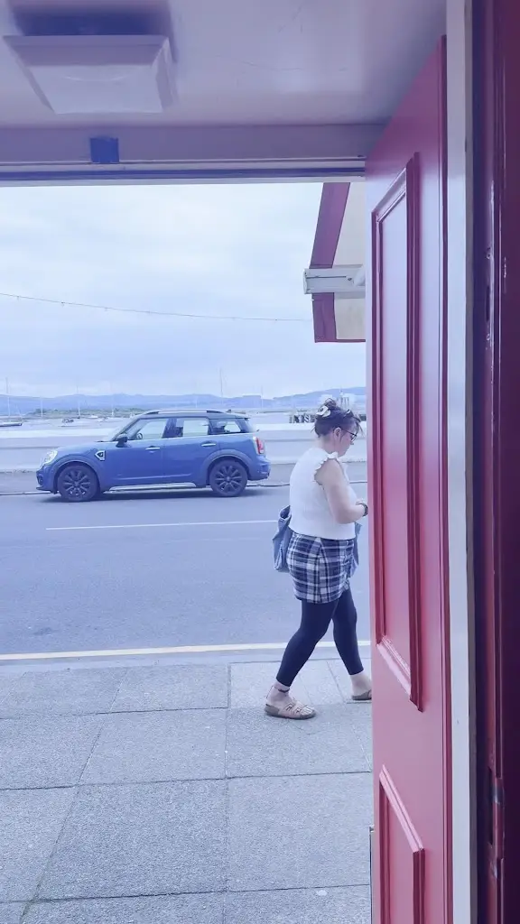 Abdul Khaliq_The Ritz Cafe_Isle of Cumbrae_recensione