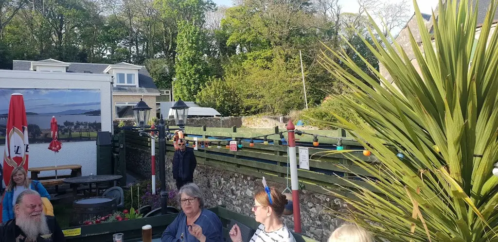 G_The Tavern Bar_Isle of Cumbrae_review