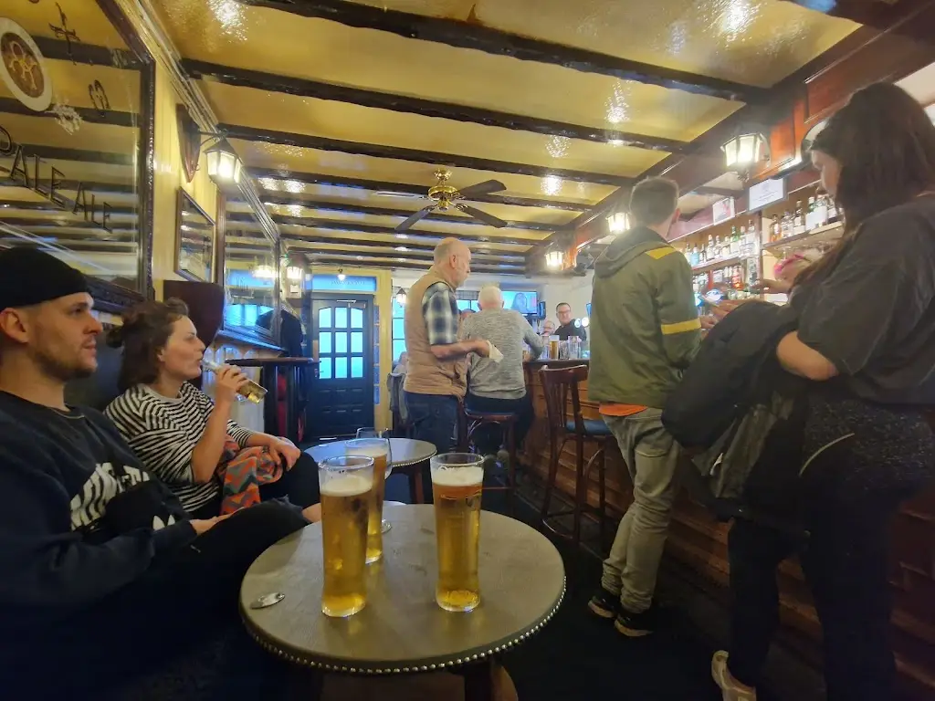 chris alty_The Tavern Bar_Isle of Cumbrae_review