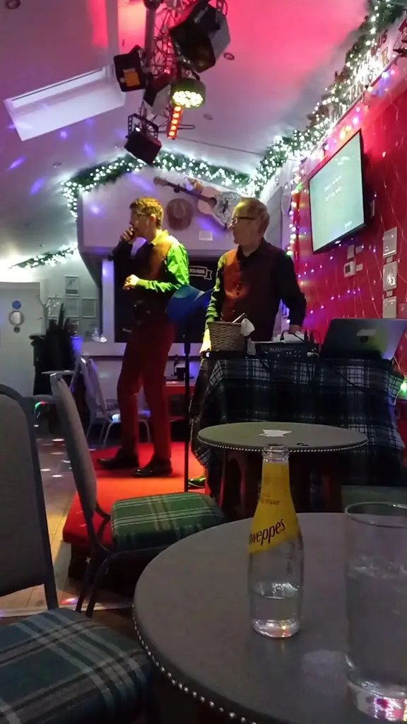 The Tavern Bar_Isle of Cumbrae_slider_image_2