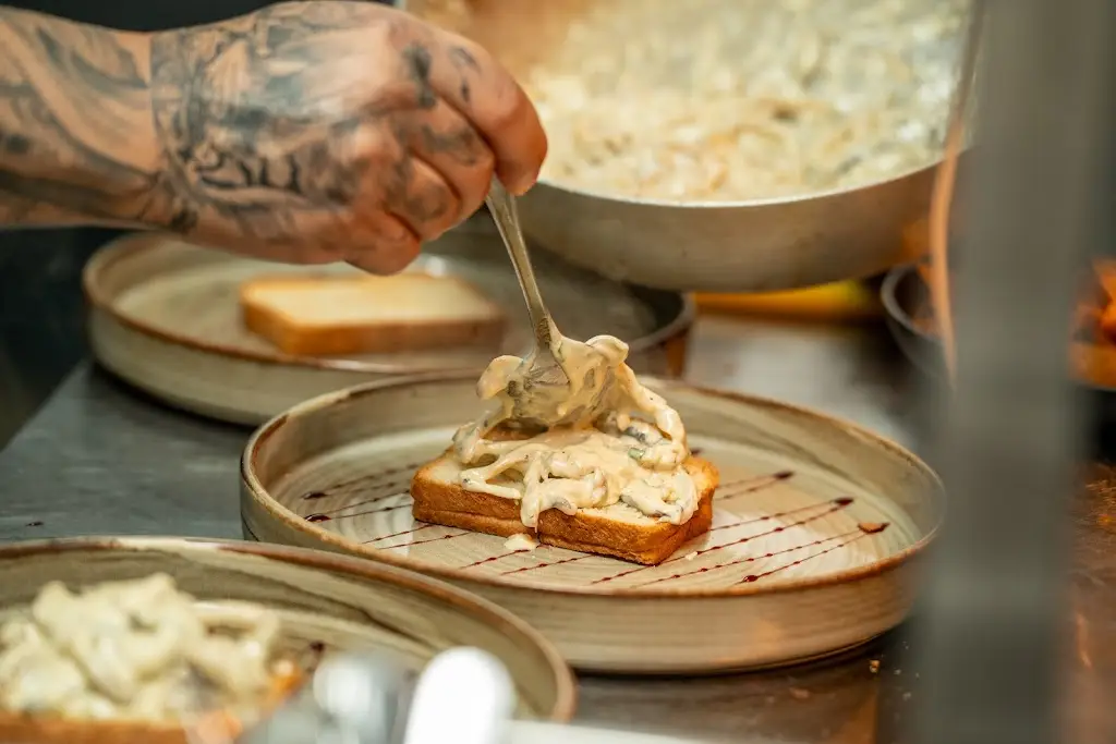 Dé Buddha Authentic Nepalese Restaurant & Bar_Johnstone_slider_image_3