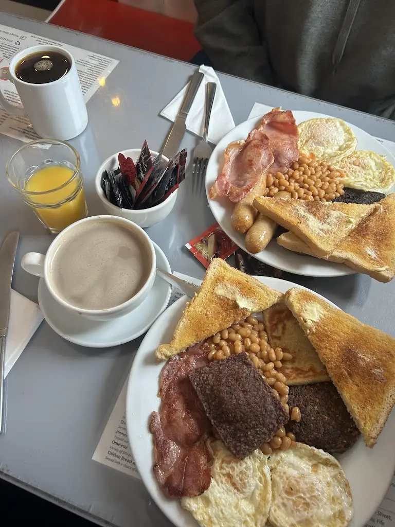 Youngs Diner_Kelty_slider_image_2