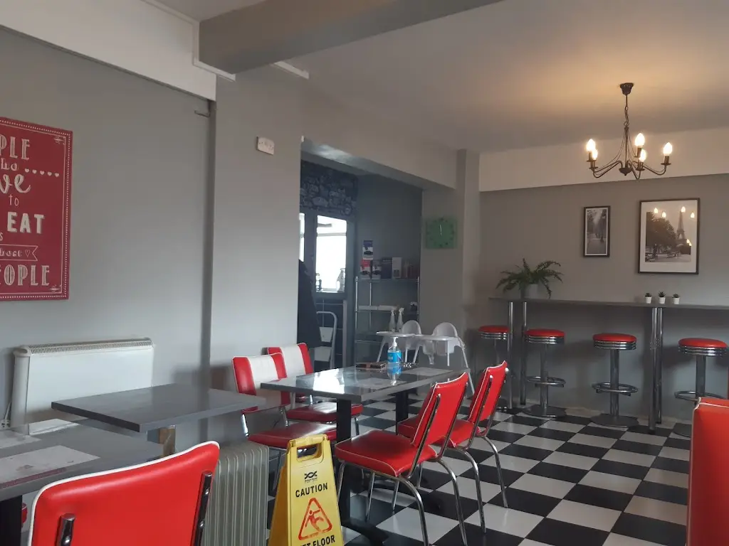 Youngs Diner_Kelty_slider_image_3