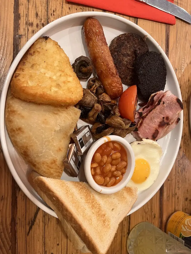 Gael Carroll_Cafe 83_Kemnay_review