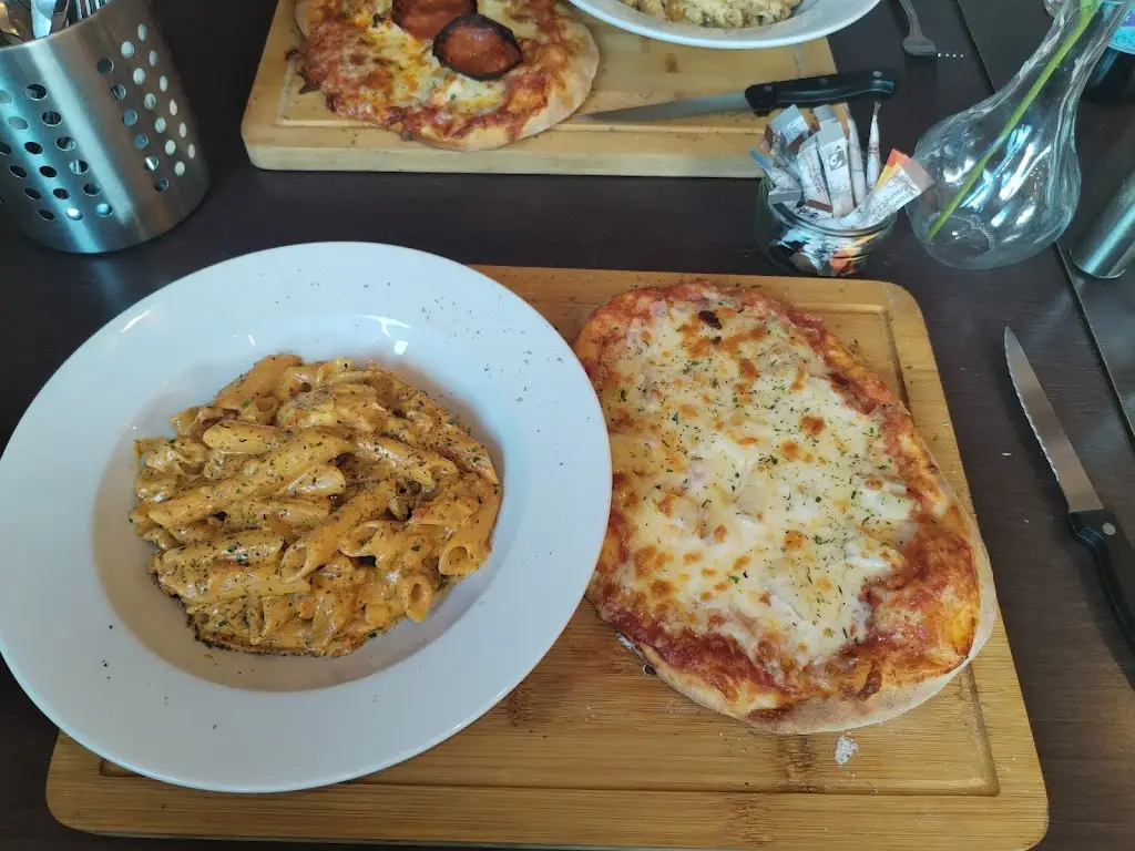 Networks Community Bistro_Kilbirnie_slider_image_2