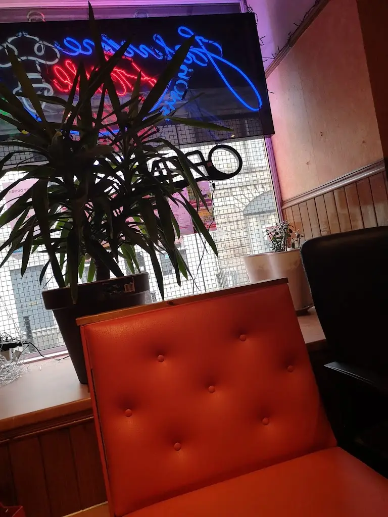 Ian Mcbroom_Jasmine House_Kilbirnie_recensione