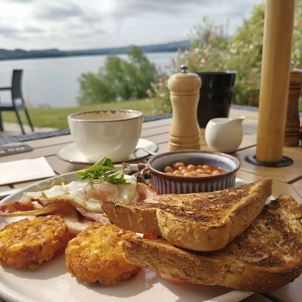 James Mikkelson_Woodford Lodge_Bishop Sutton_review