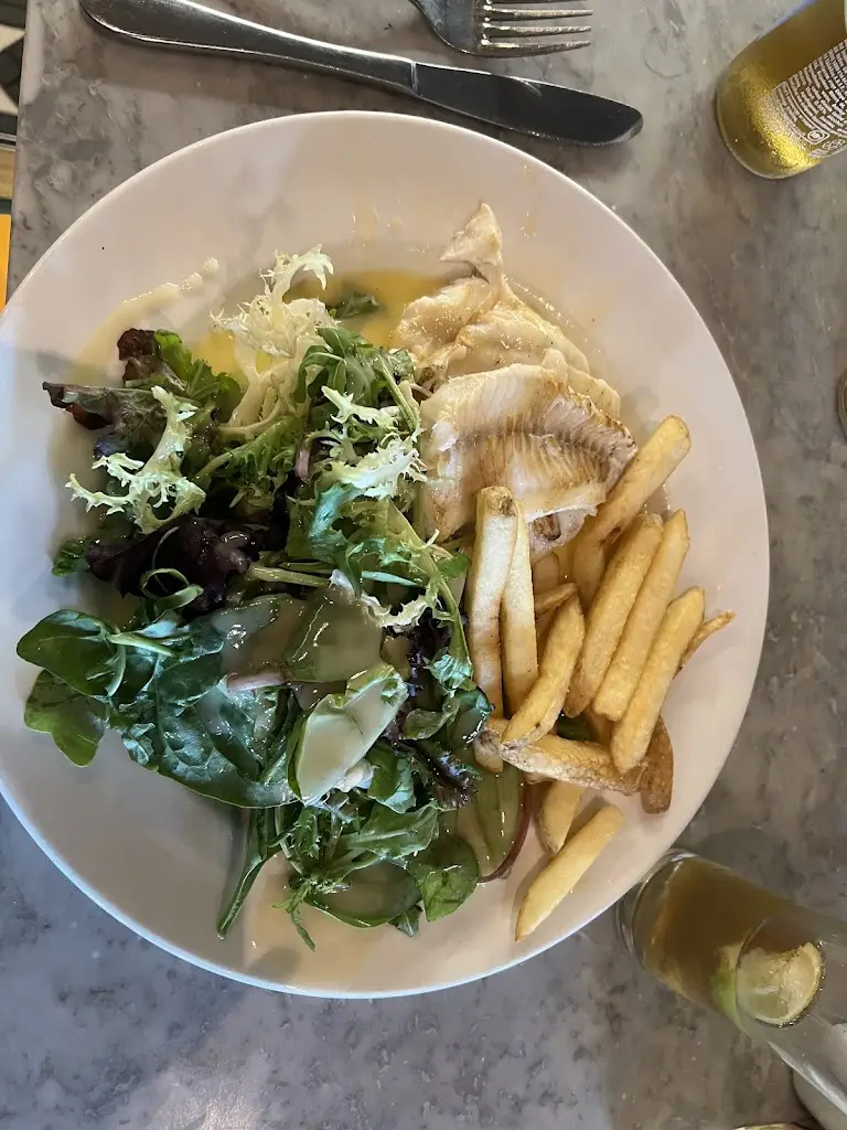 Maureen Gaynor_HS-1 Cafe Bar_Isle of Lewis_review