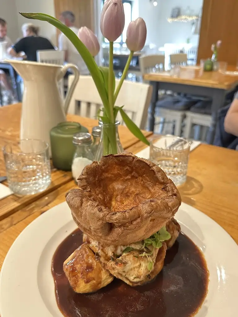 Winnie Luk_Chew Kitchen_Bishop Sutton_review