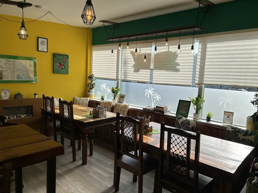 Reggaelicious Kitchen_Kilmaurs_slider_image_3