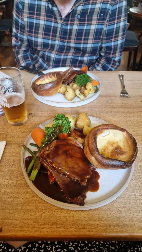 Hannah Gibbs_The Cross Keys_Kippen_review