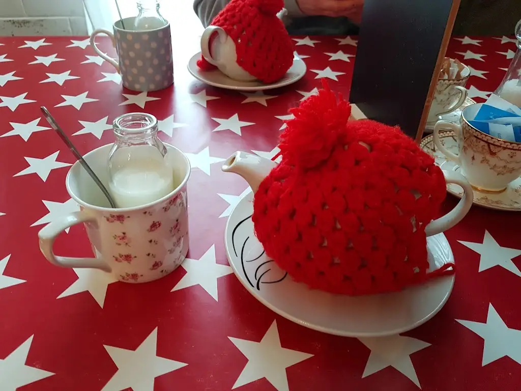 Lauren Mcneill_Poppy's Tearoom_Kirkconnel_review