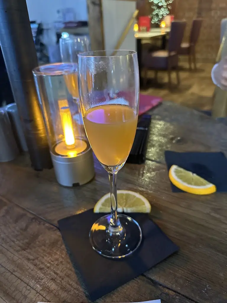 Kayleigh MacLean_The White House_Inverness_review