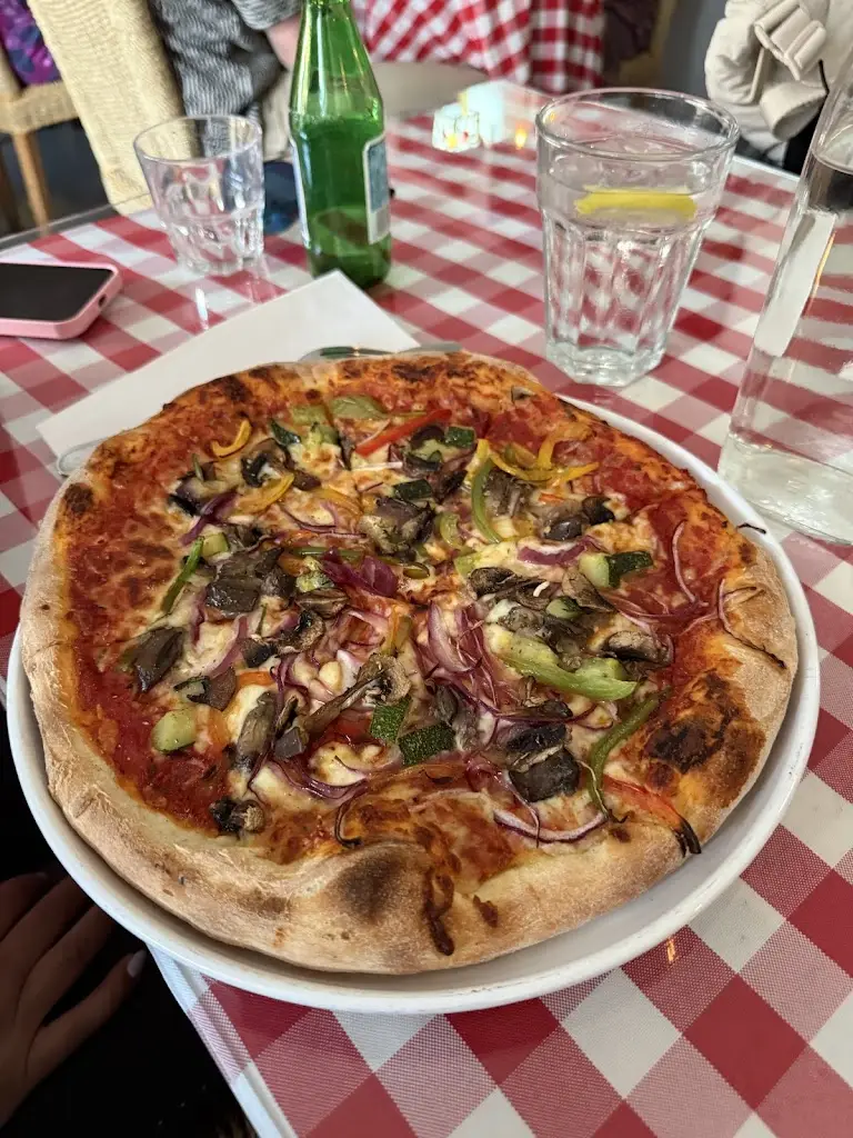 Runner Max_Little Italy_Inverness_review