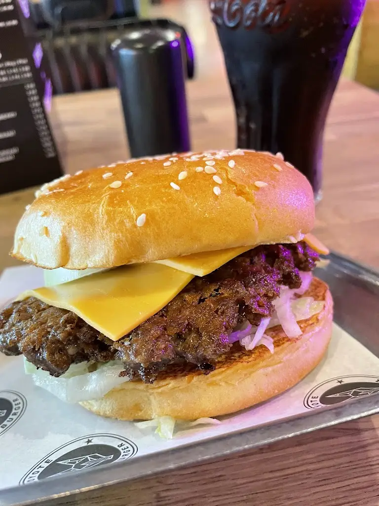 Sana_Coyote Burger_Inverness_review