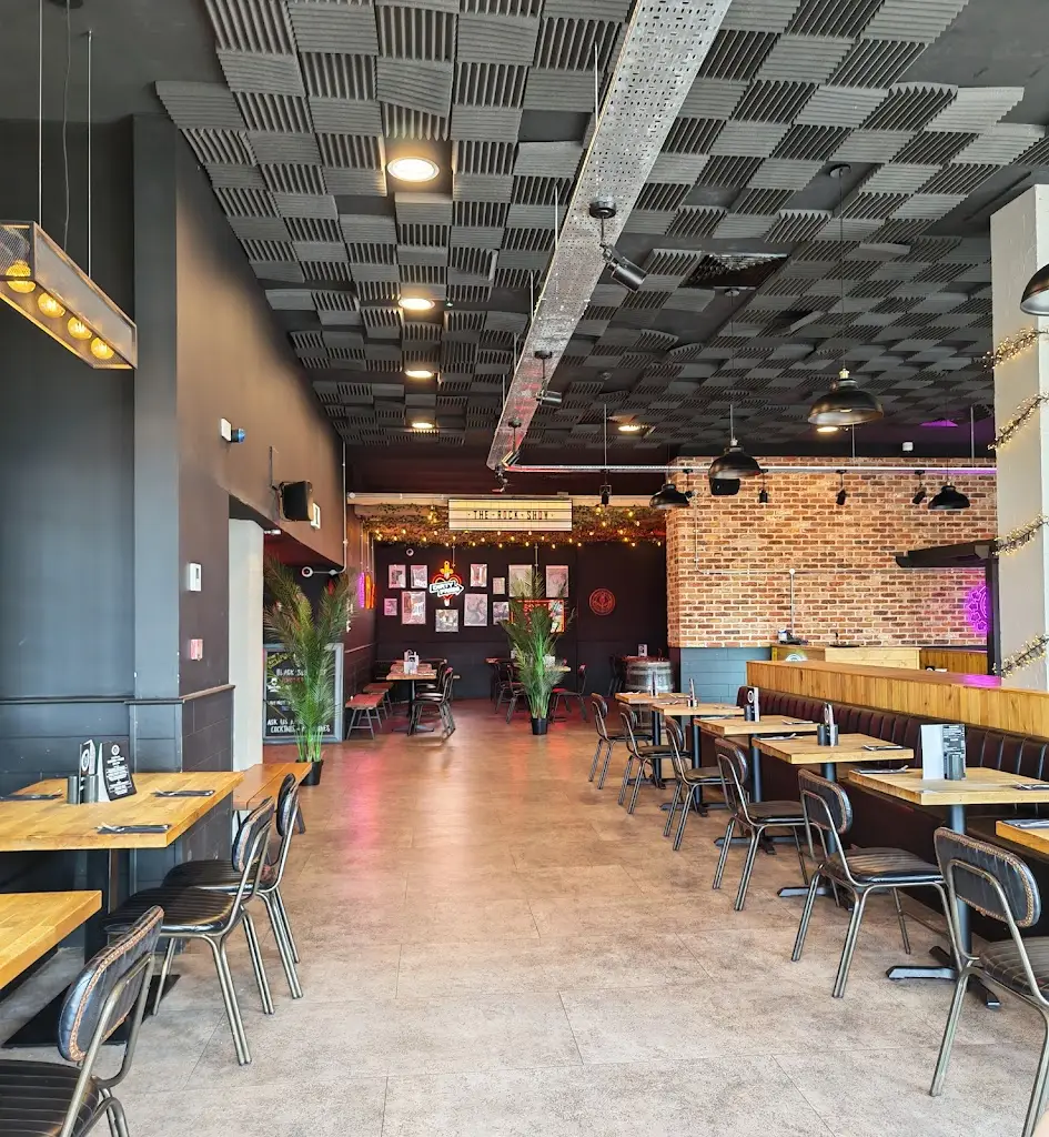 Coyote Burger_Inverness_slider_image_2