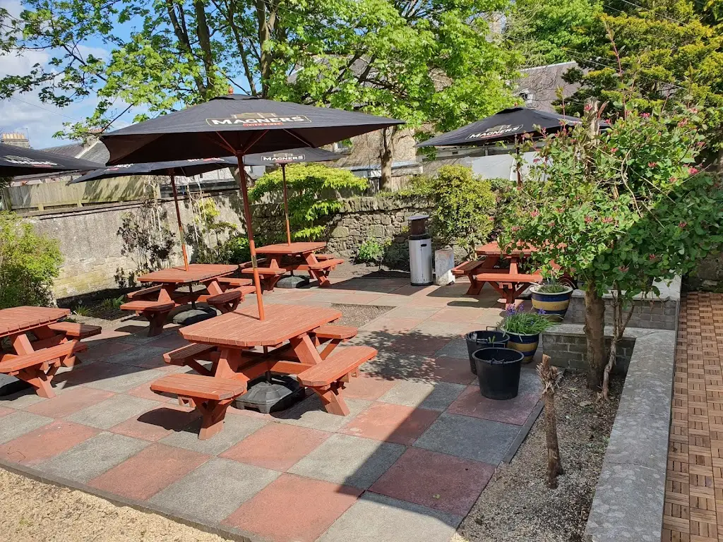 Black Bull Inn restaurant in Kirknewton