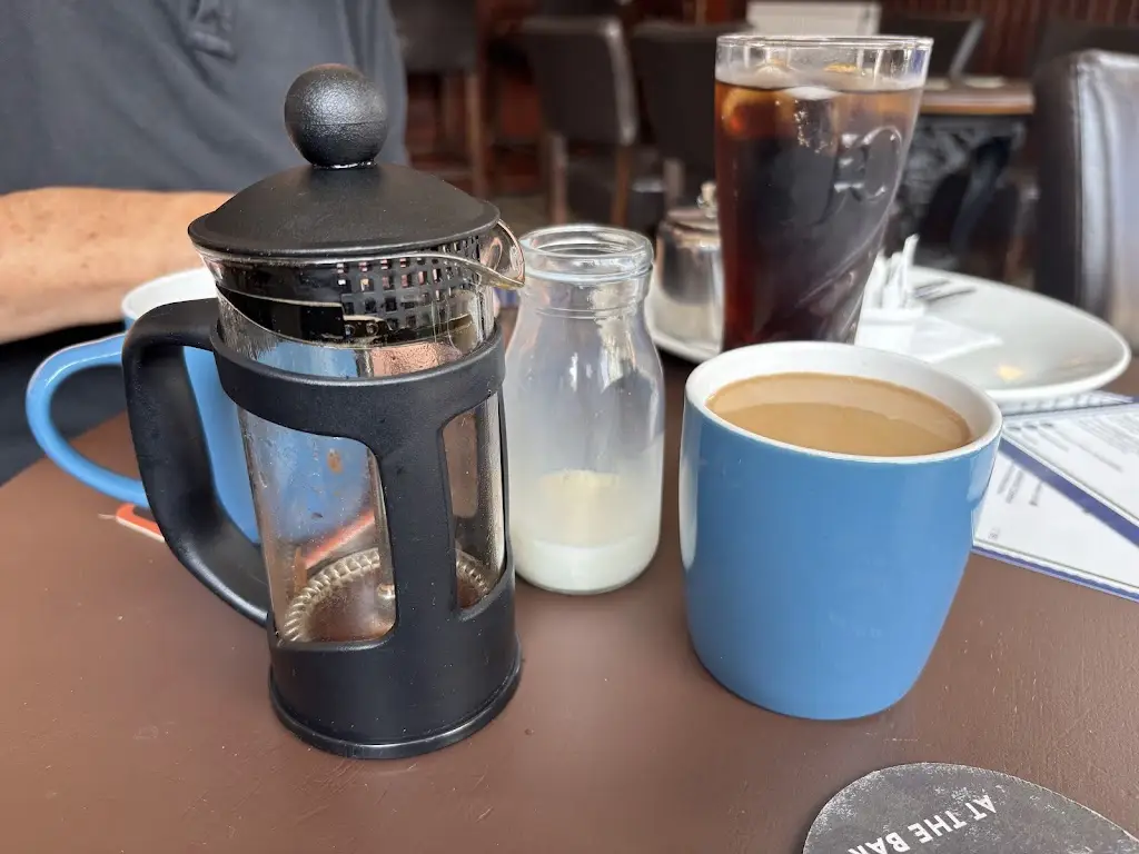 Xela S _Three Bellies Brae_Kirriemuir_review