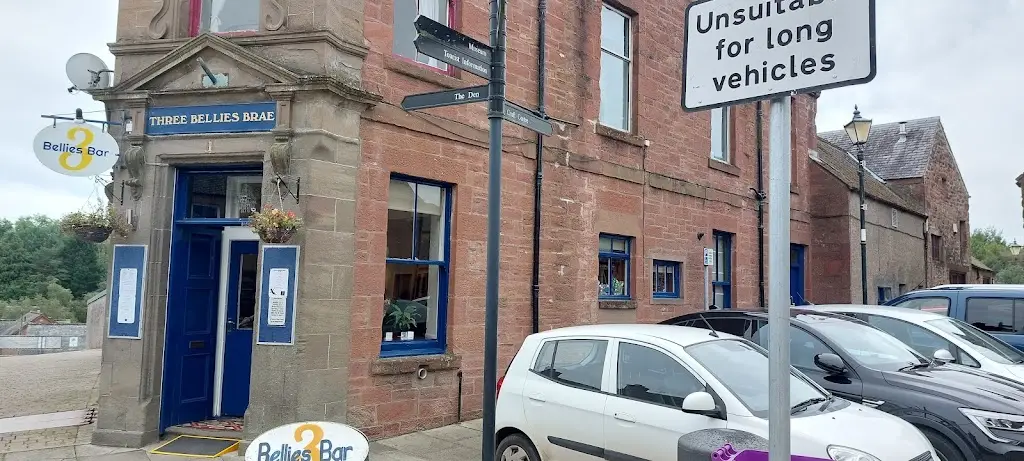 Berglas71_Three Bellies Brae_Kirriemuir_review