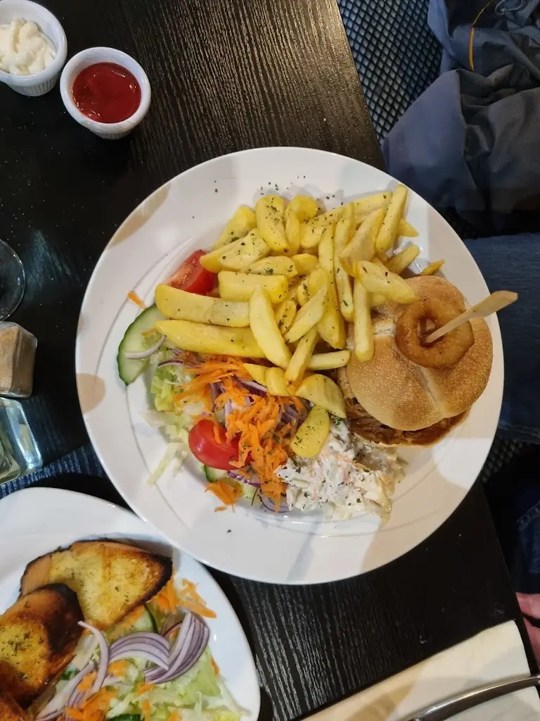 Robb_The Ranch_Larkhall_review