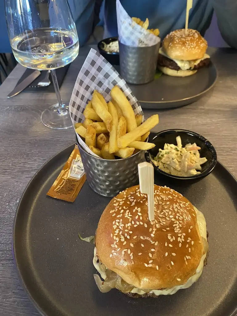 Sandie Morton_The Broomgate_Lanark_review