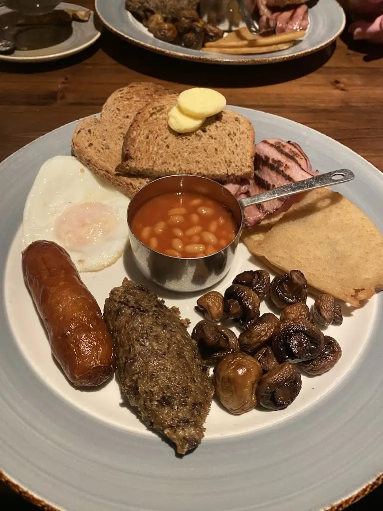 Tommy Poneskis_Home Farm View_Kirkcaldy_review