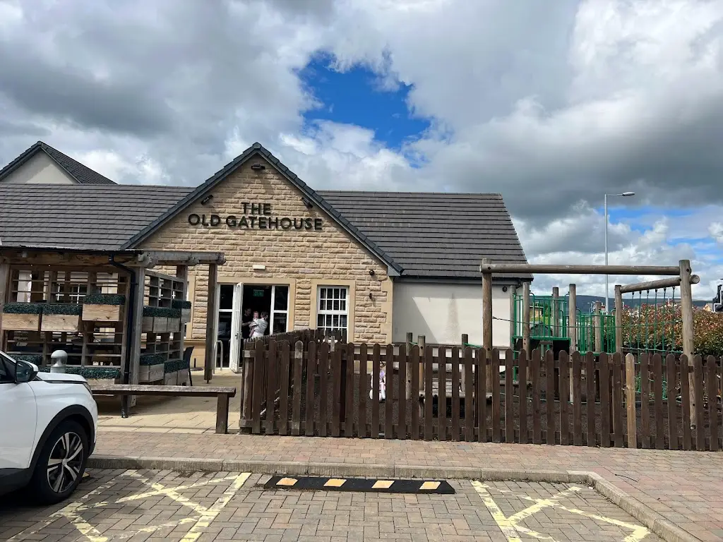 Old Gatehouse_Lenzie_slider_image_3