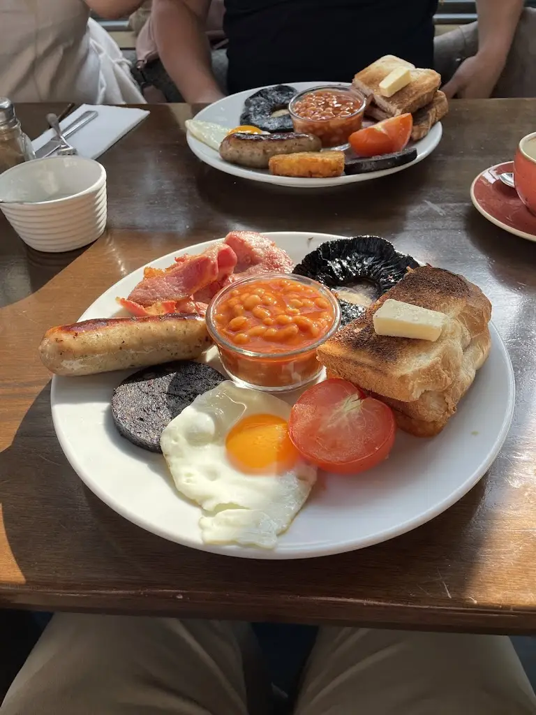 Joscha C_Byward Kitchen and Bar_Law_review