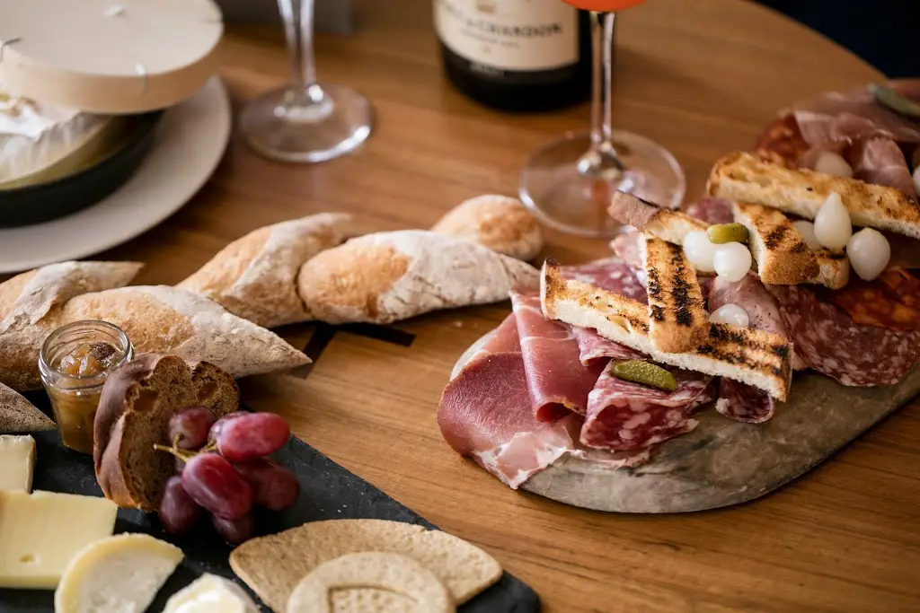 Coq d'Argent_Law_slider_image_3