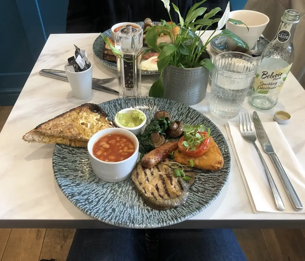 Georgia Laidlaw Brown_Number Sixteen_Bingham_review