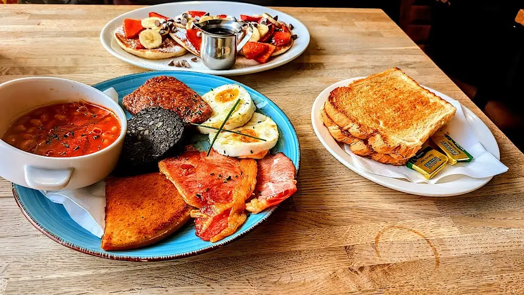 Cafe Corvina_Laurieston_slider_image_3