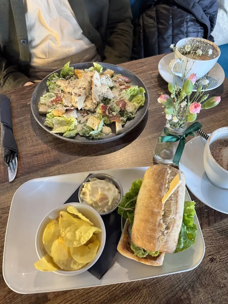 Емма Литвин_House of Olives Falkirk_Laurieston_review