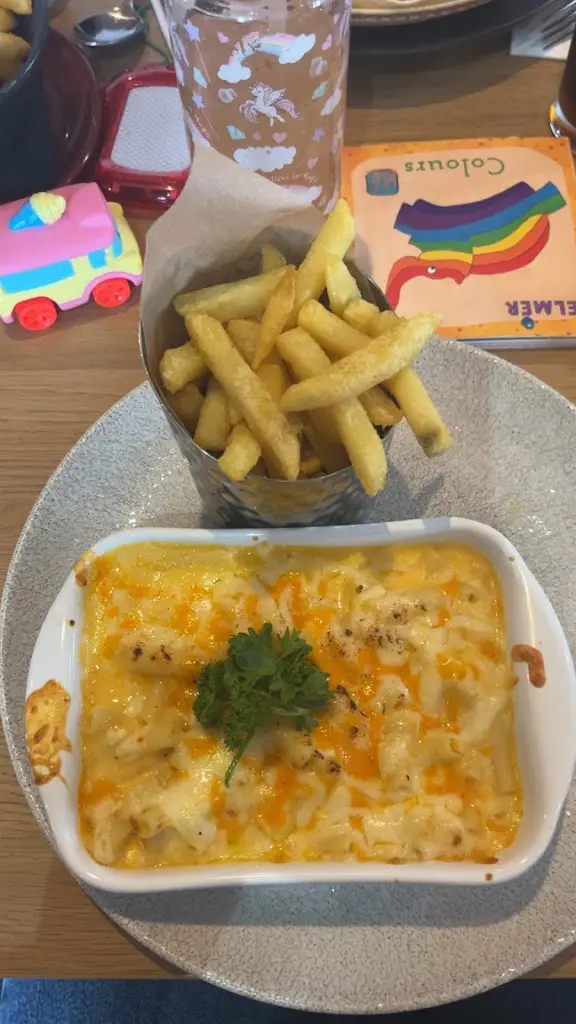 Stacey Morrison_Canalside_Laurieston_recensione