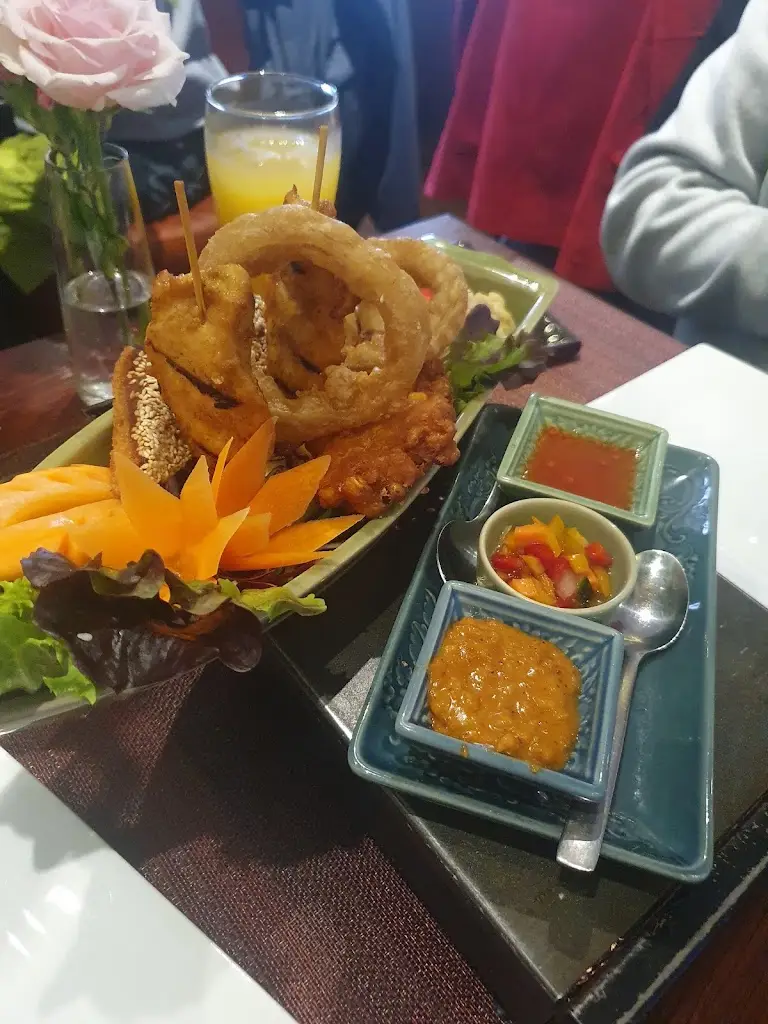 Emma Byers_Erawan Thai Restaurant_Laurieston_recensione