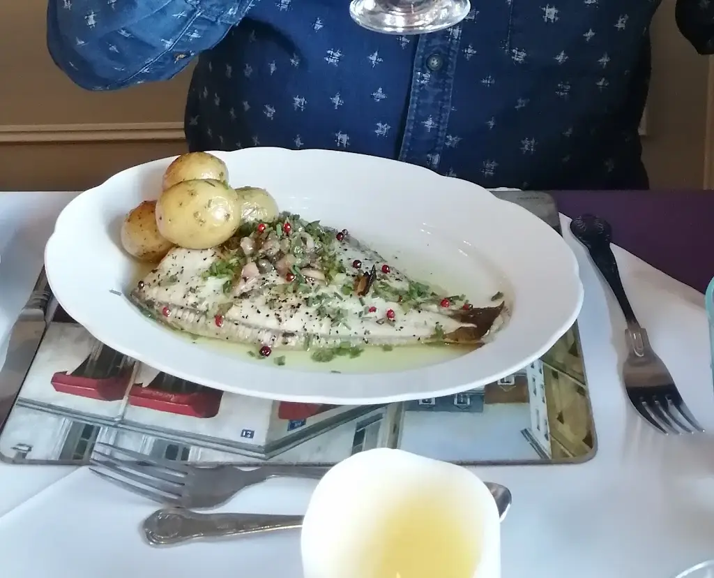 Julia Brown_The Auld Alliance_Kirkcudbright_review