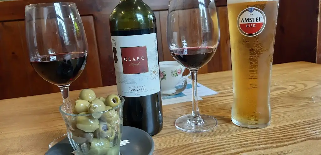 Linda Finch_The White Lion_Bingham_review