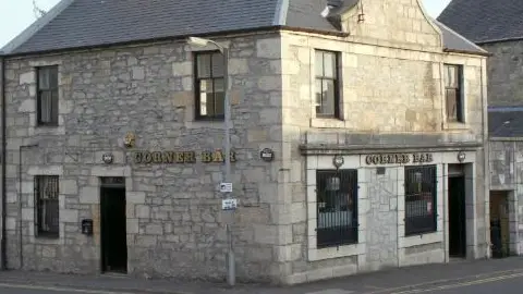 Corner Bar_Lochwinnoch_slider_image_3