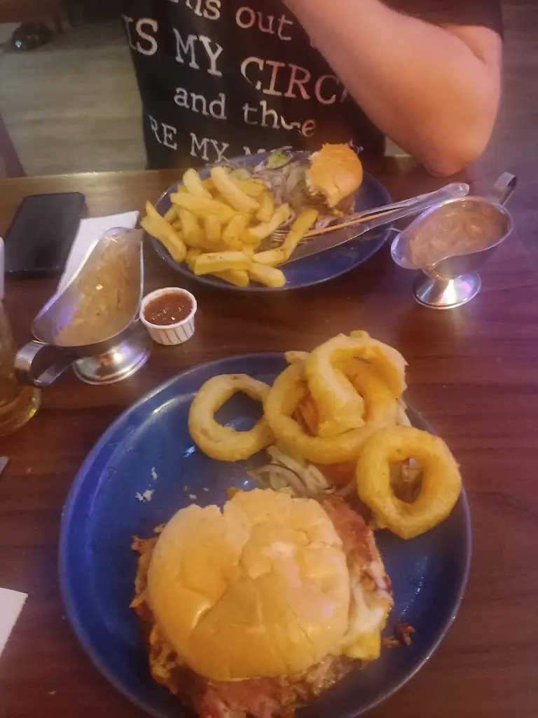 Alisha Feeney-Langton_The Three Churches_Lochwinnoch_review