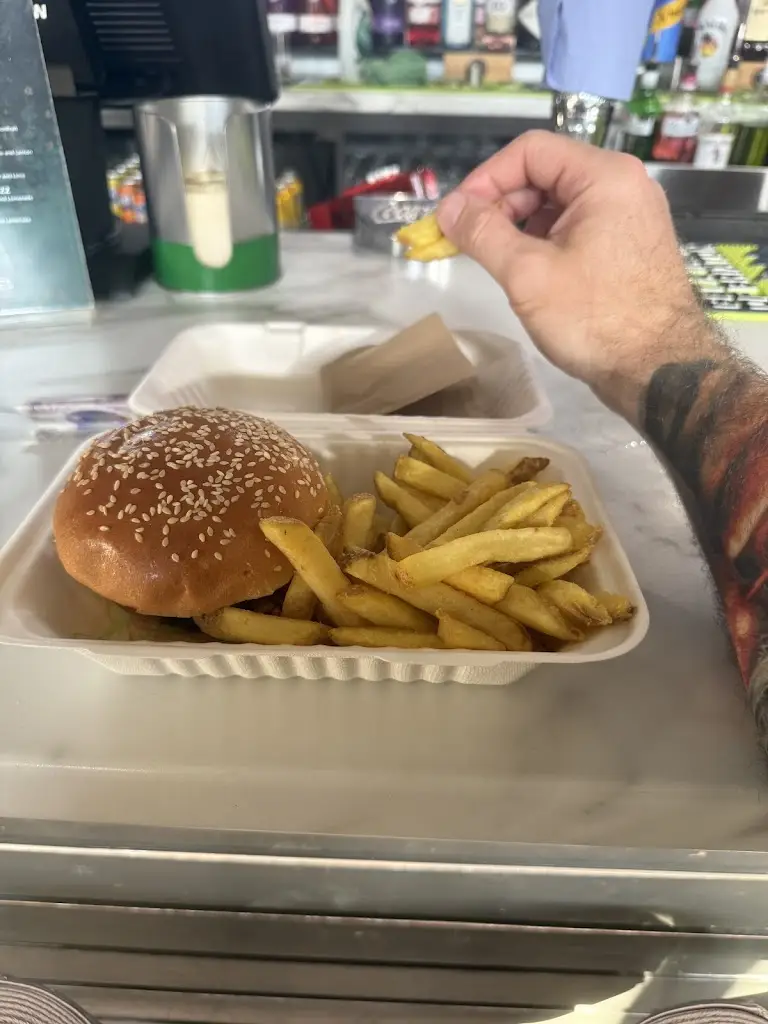 William Hanna_The Humble Burger_Lhanbryde_review