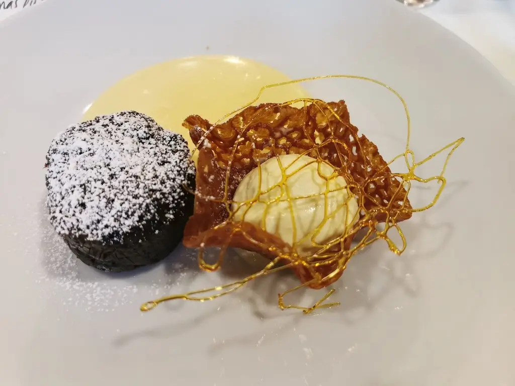 Amy and Sam Wiggins_The Beechtree Restaurant_Lhanbryde_review