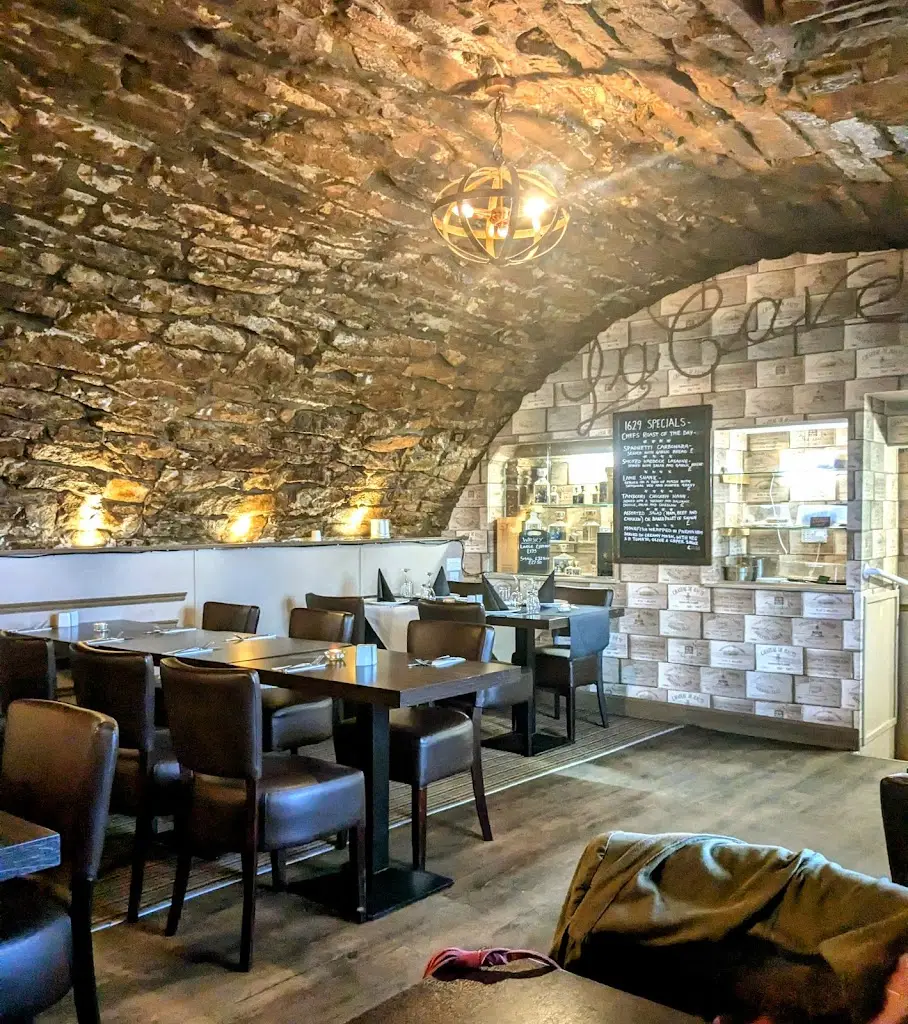 The Salt Cellar_Lhanbryde_slider_image_3