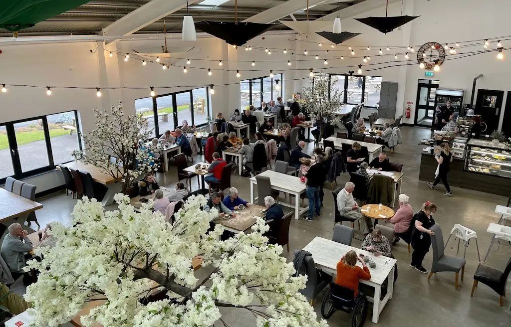 Threaplands_Lhanbryde_slider_image_2