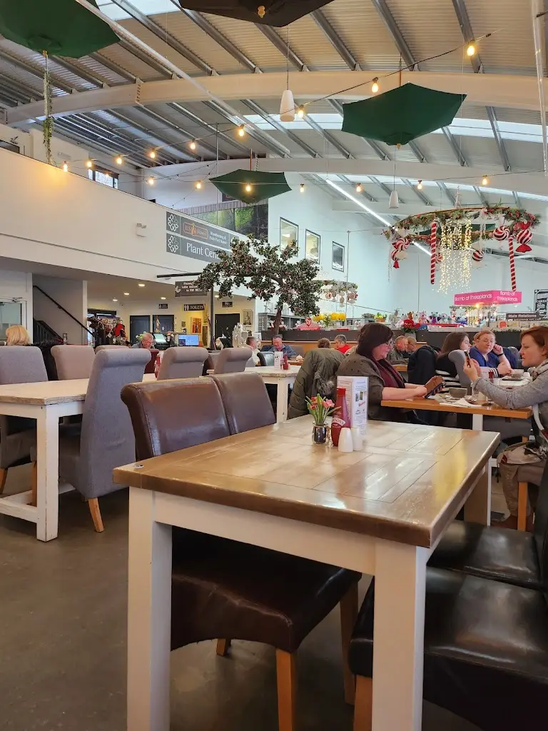 Threaplands_Lhanbryde_slider_image_3