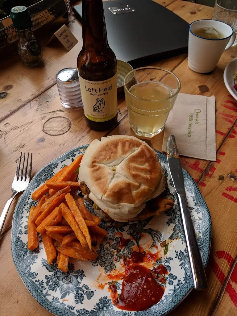 naomi mason_Café Kombucha_Lhanbryde_review