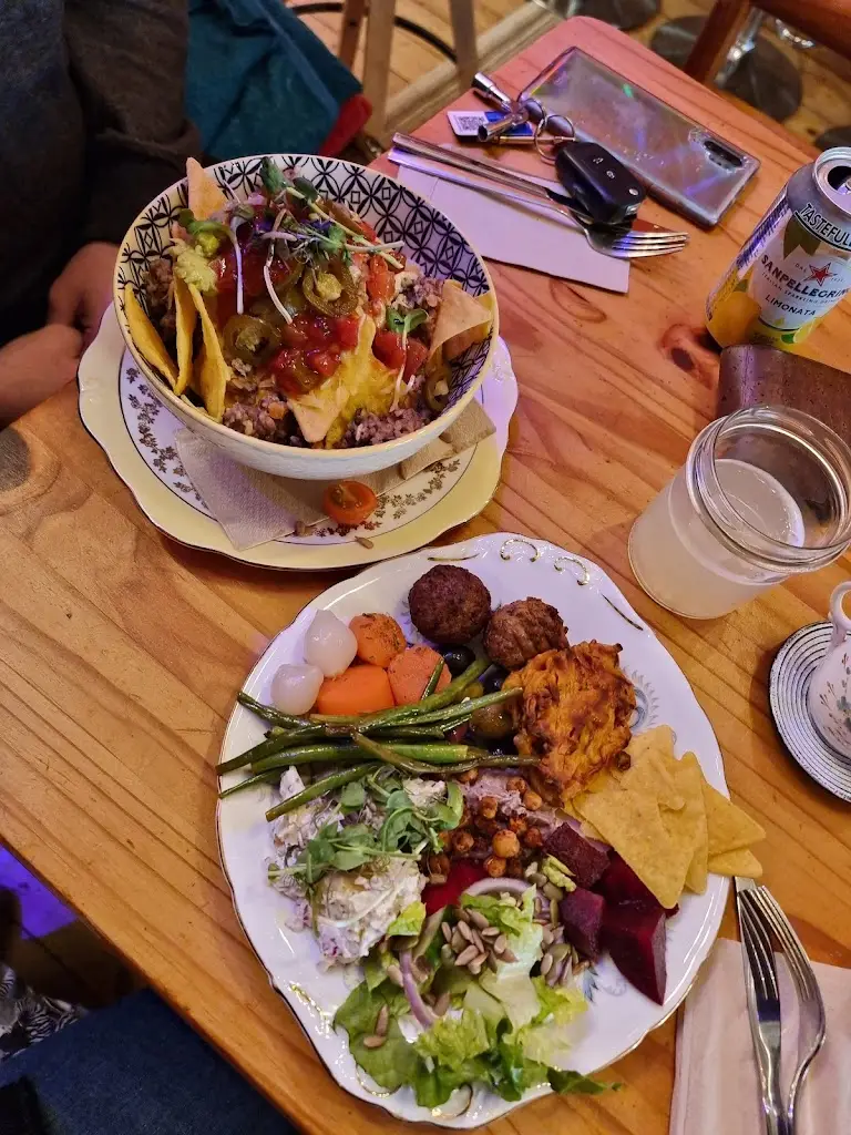 Café Kombucha_Lhanbryde_slider_image_3