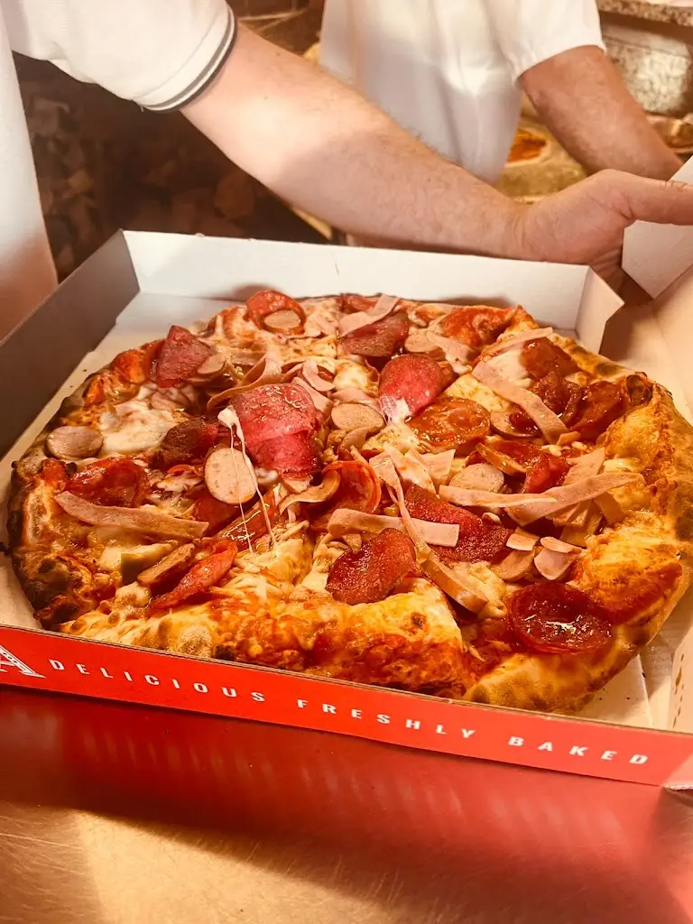 Menü_Pizza Den_Macmerry_Bild_3