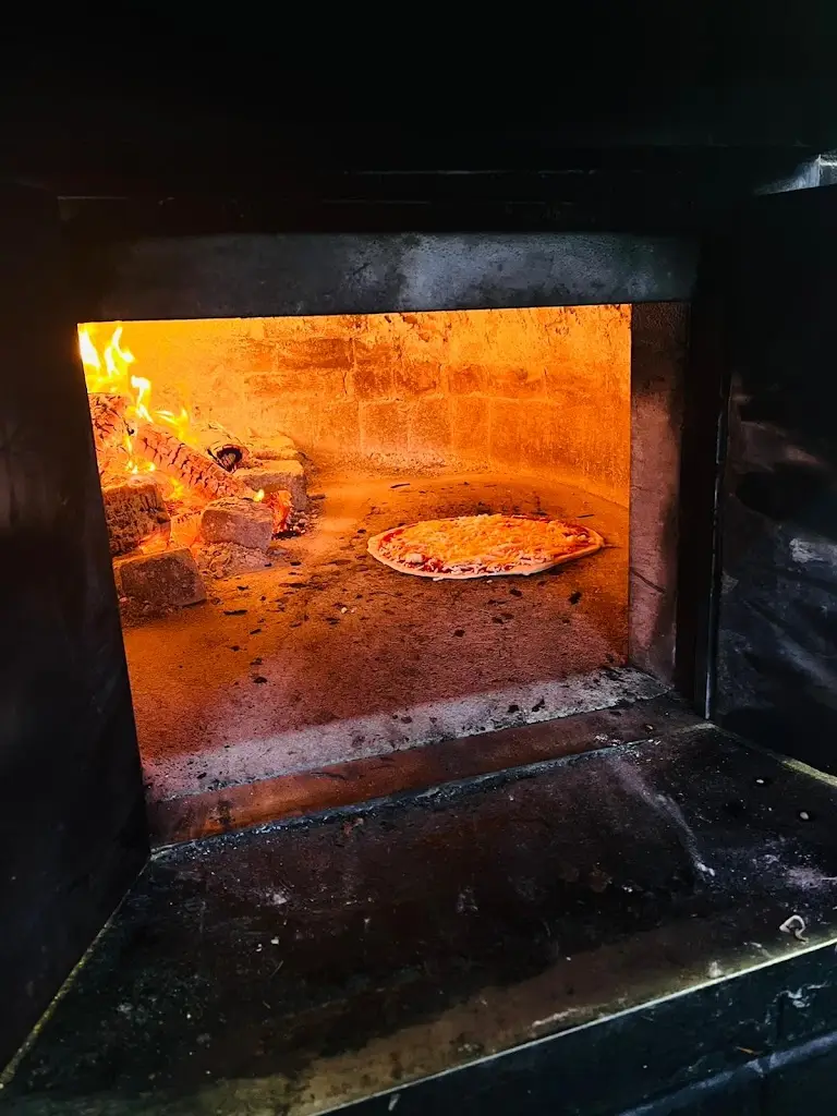 Pizza Den_Macmerry_slider_image_3