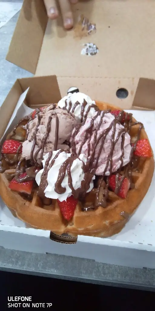 Lauralee Xoxo_Shak's_Lochgelly_review